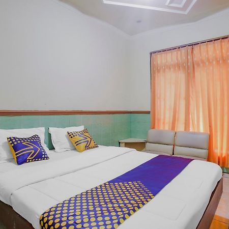 Spot On 90092 Dewi Safitri Hotel Semarang Ngoại thất bức ảnh