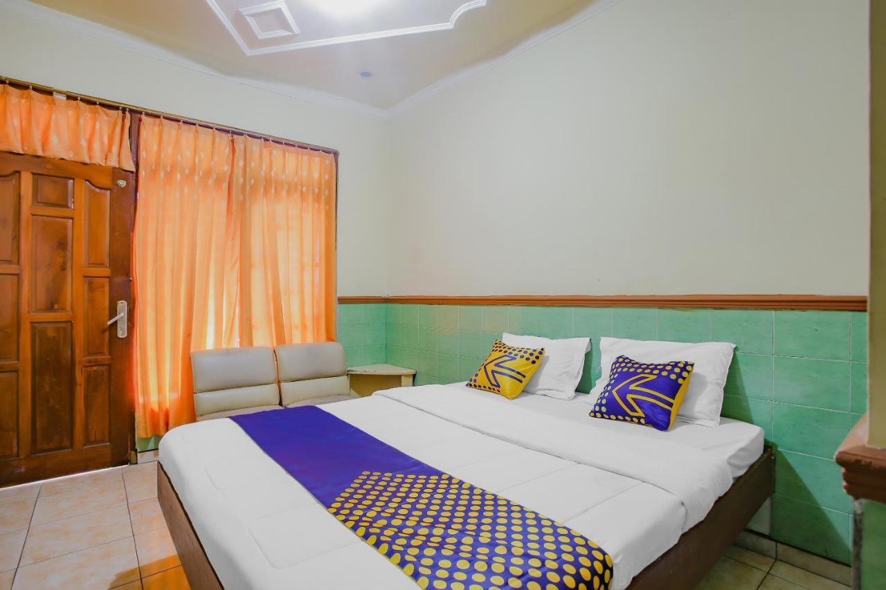 Spot On 90092 Dewi Safitri Hotel Semarang Ngoại thất bức ảnh
