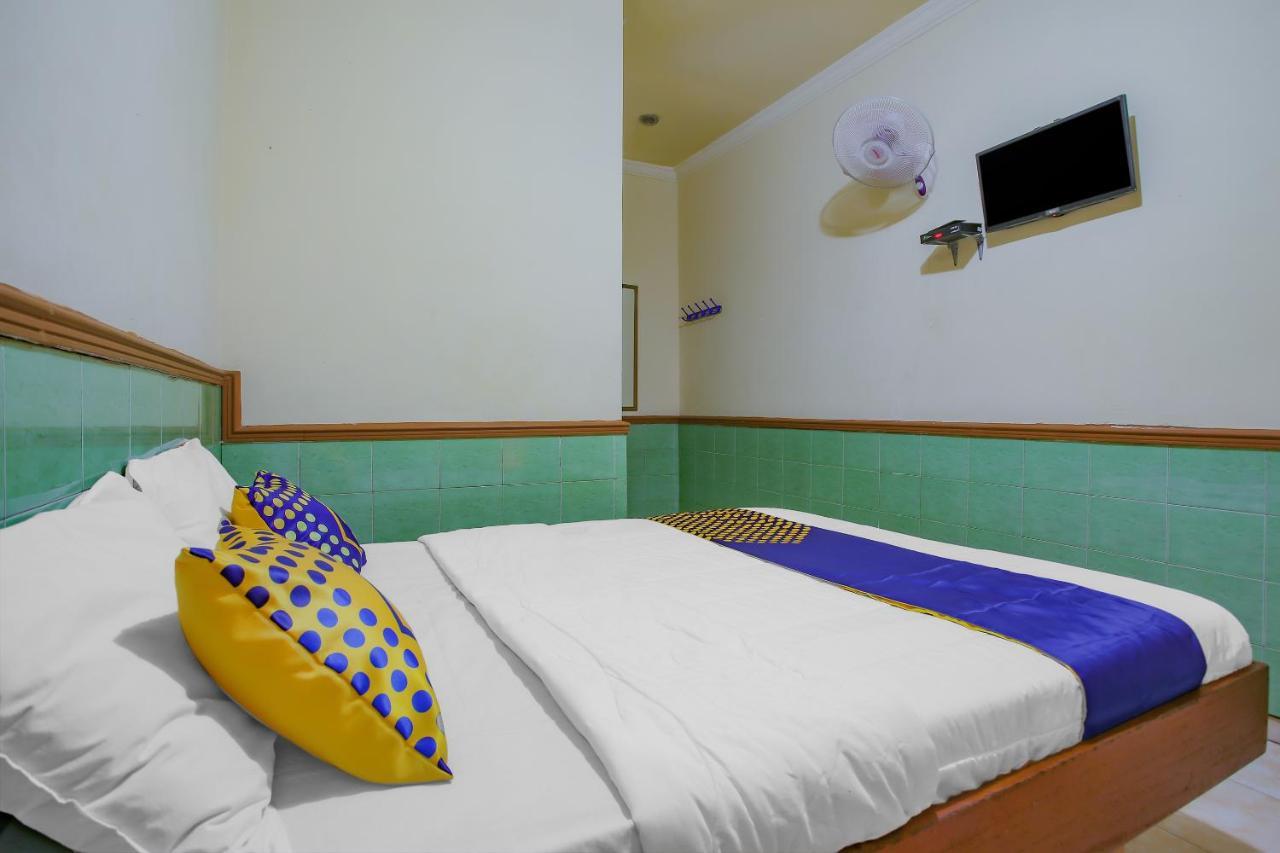 Spot On 90092 Dewi Safitri Hotel Semarang Ngoại thất bức ảnh