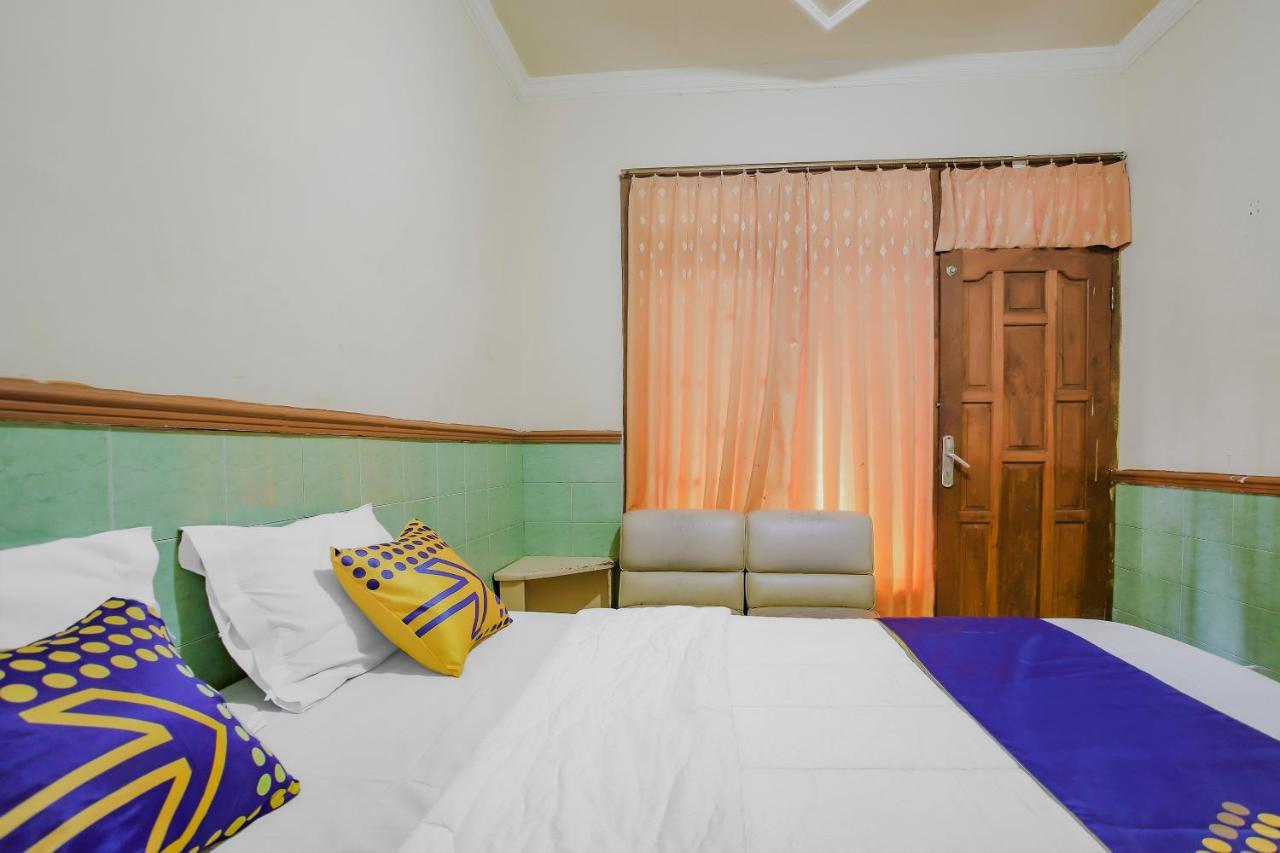Spot On 90092 Dewi Safitri Hotel Semarang Ngoại thất bức ảnh
