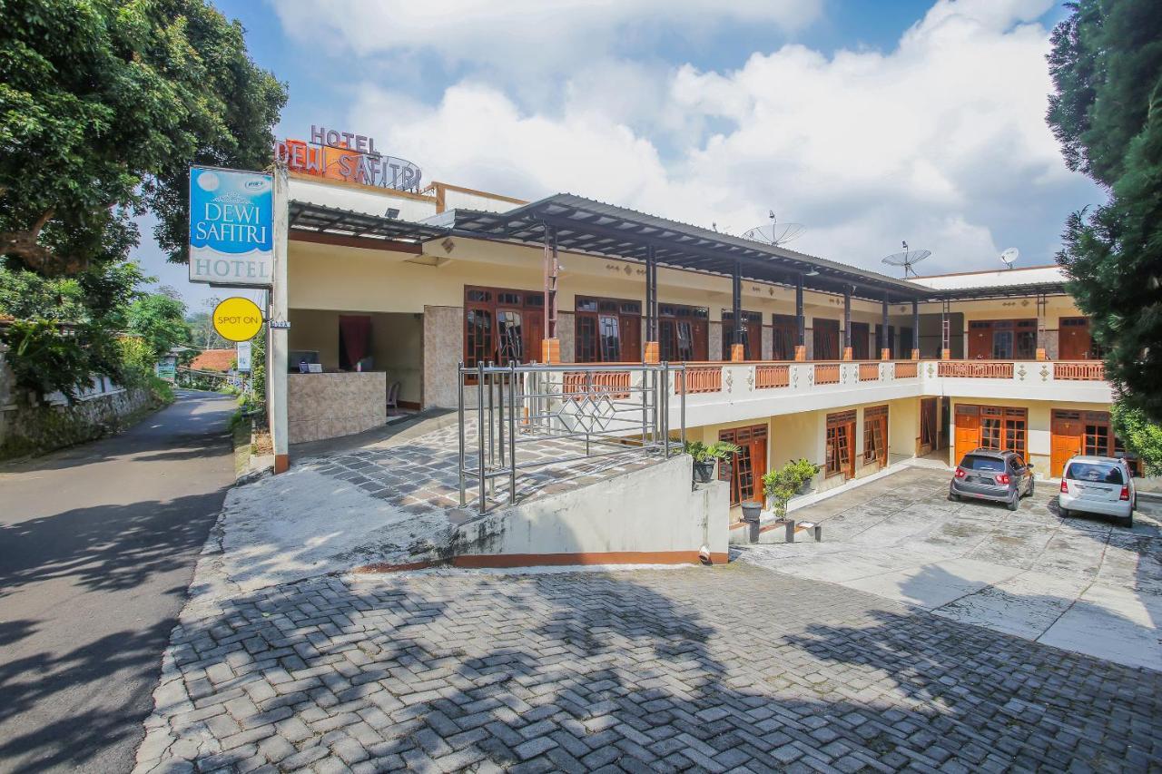 Spot On 90092 Dewi Safitri Hotel Semarang Ngoại thất bức ảnh