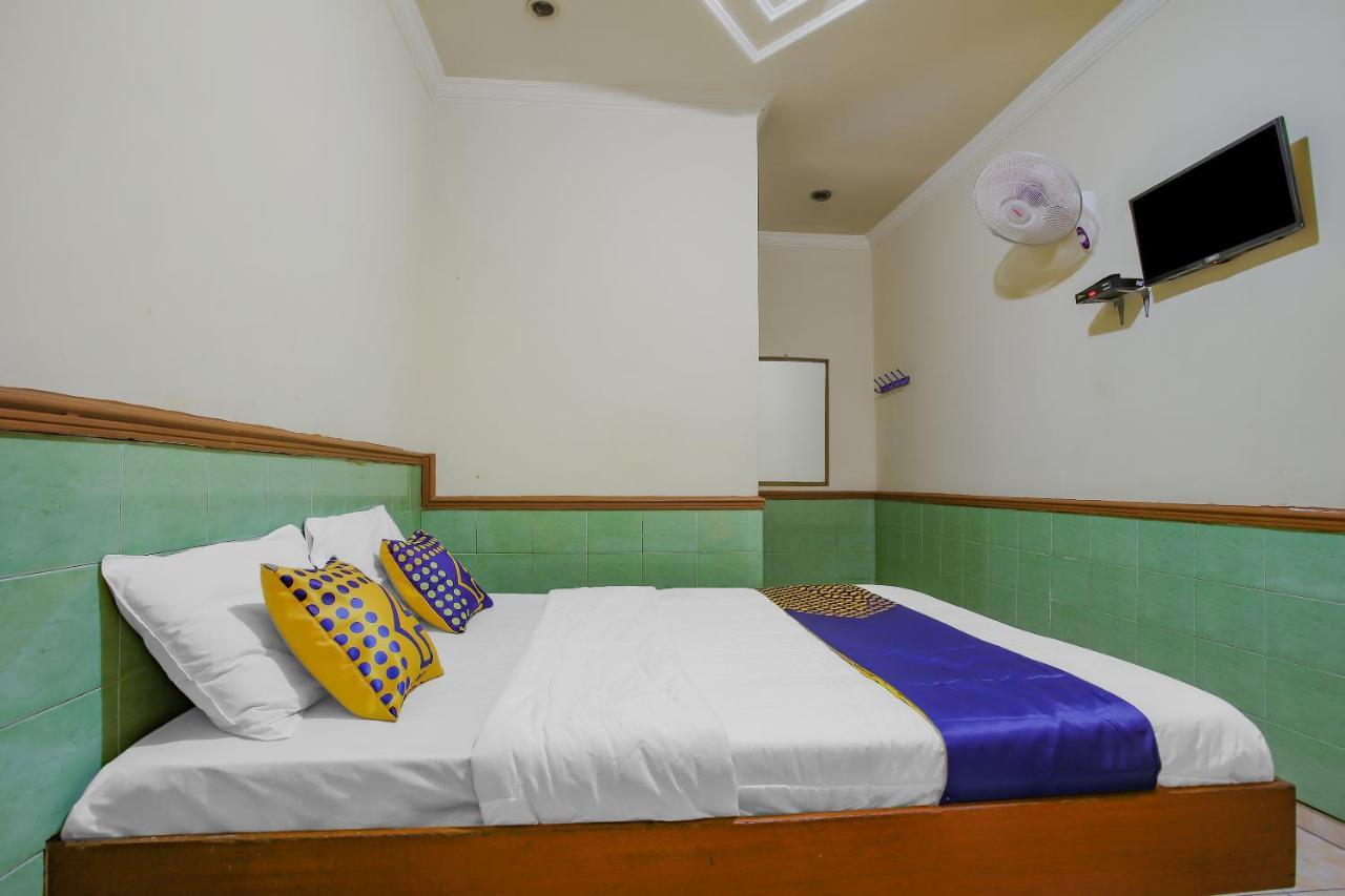 Spot On 90092 Dewi Safitri Hotel Semarang Ngoại thất bức ảnh