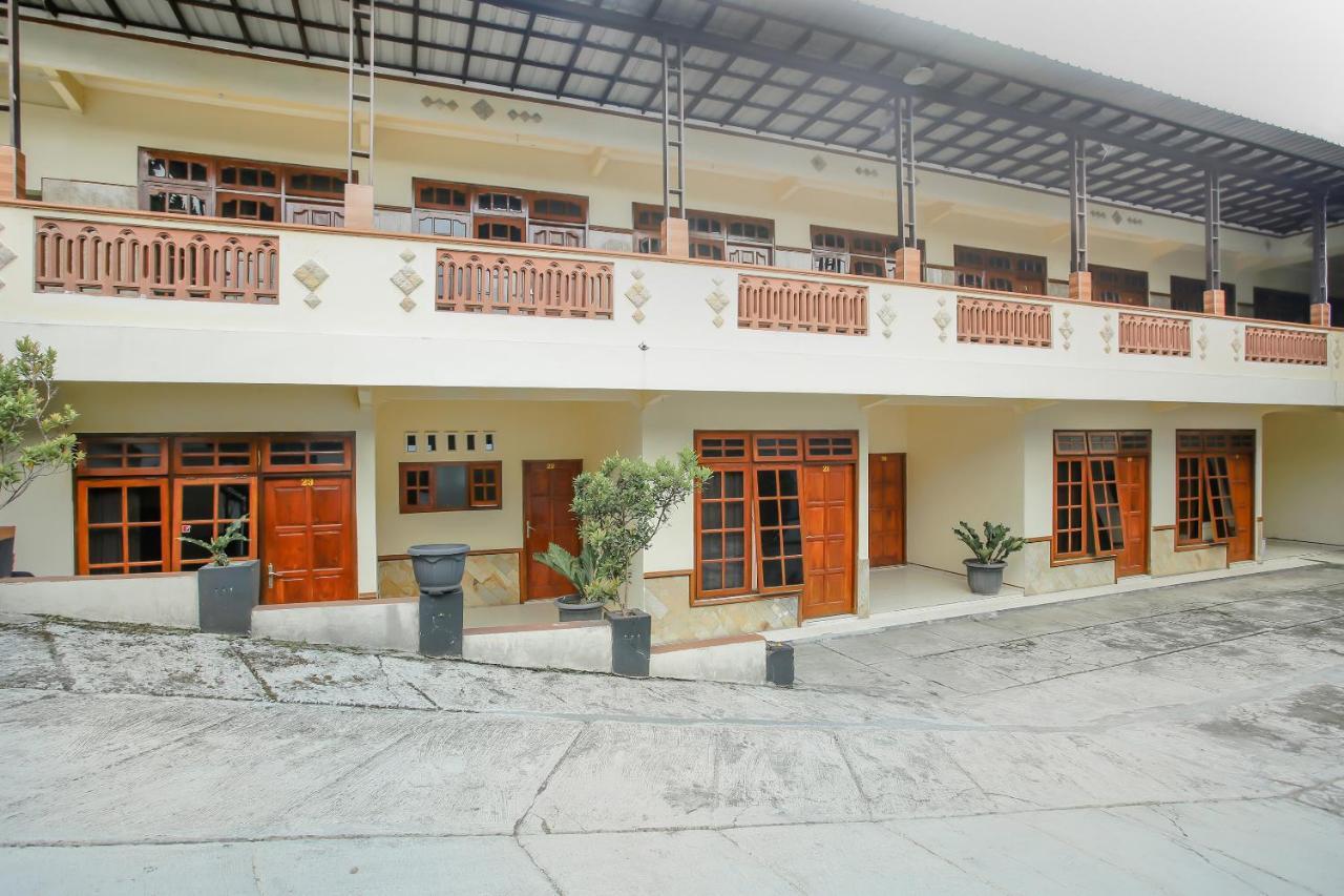 Spot On 90092 Dewi Safitri Hotel Semarang Ngoại thất bức ảnh