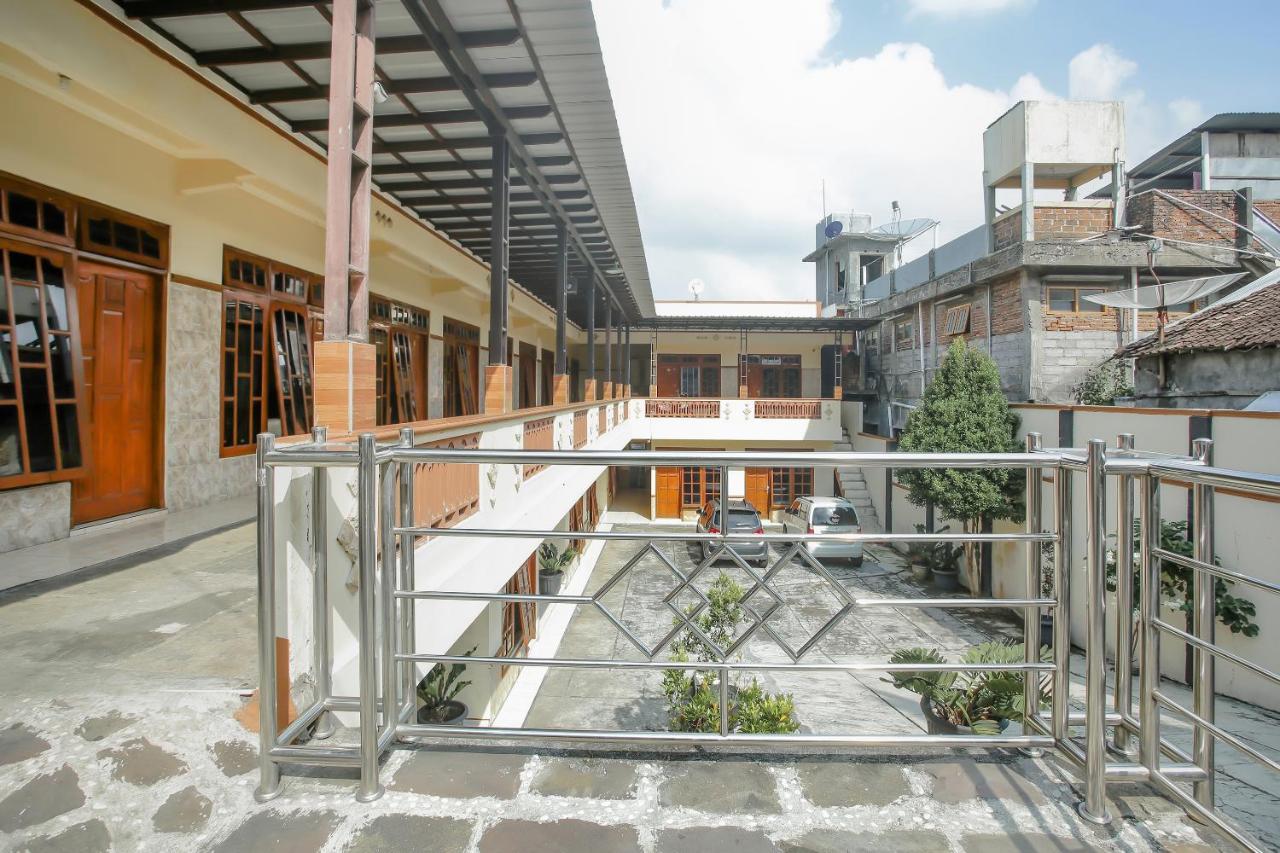 Spot On 90092 Dewi Safitri Hotel Semarang Ngoại thất bức ảnh