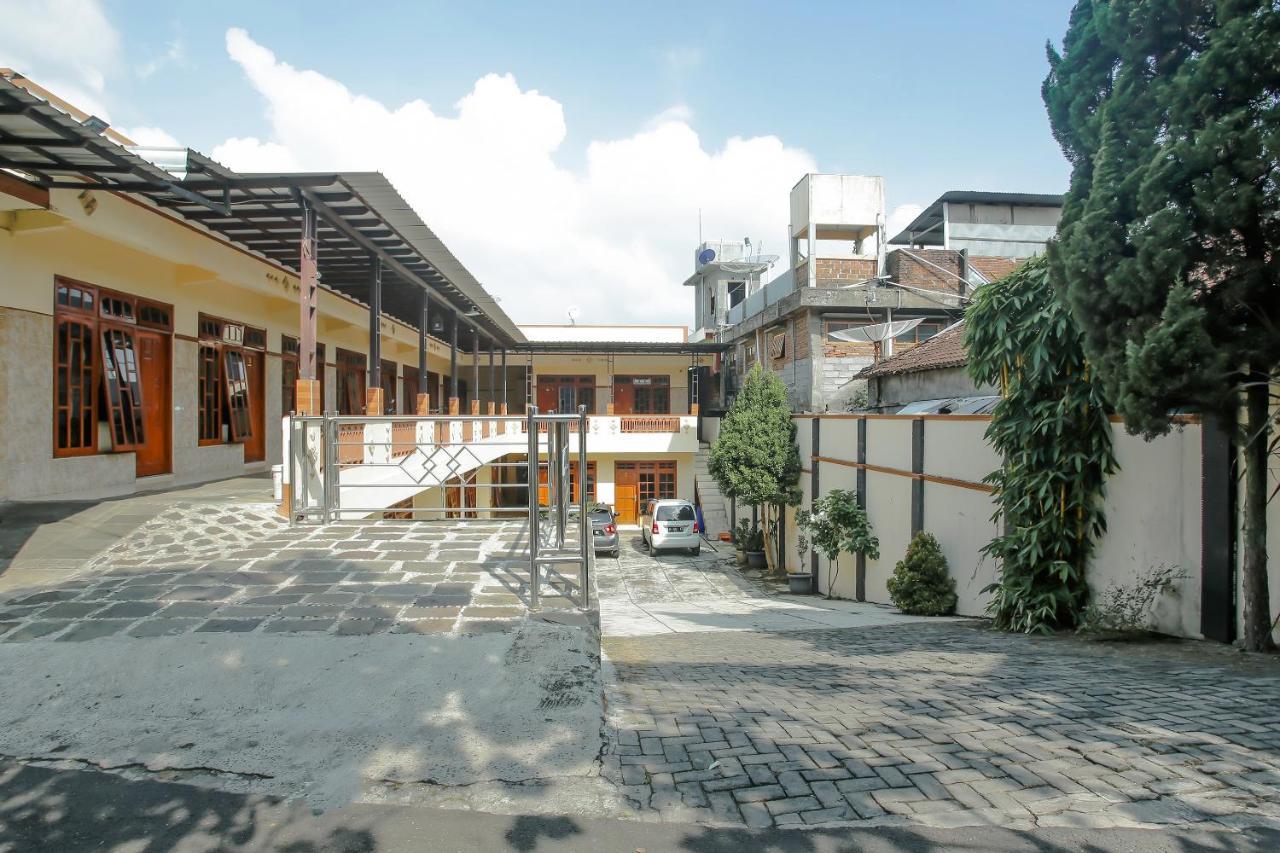 Spot On 90092 Dewi Safitri Hotel Semarang Ngoại thất bức ảnh