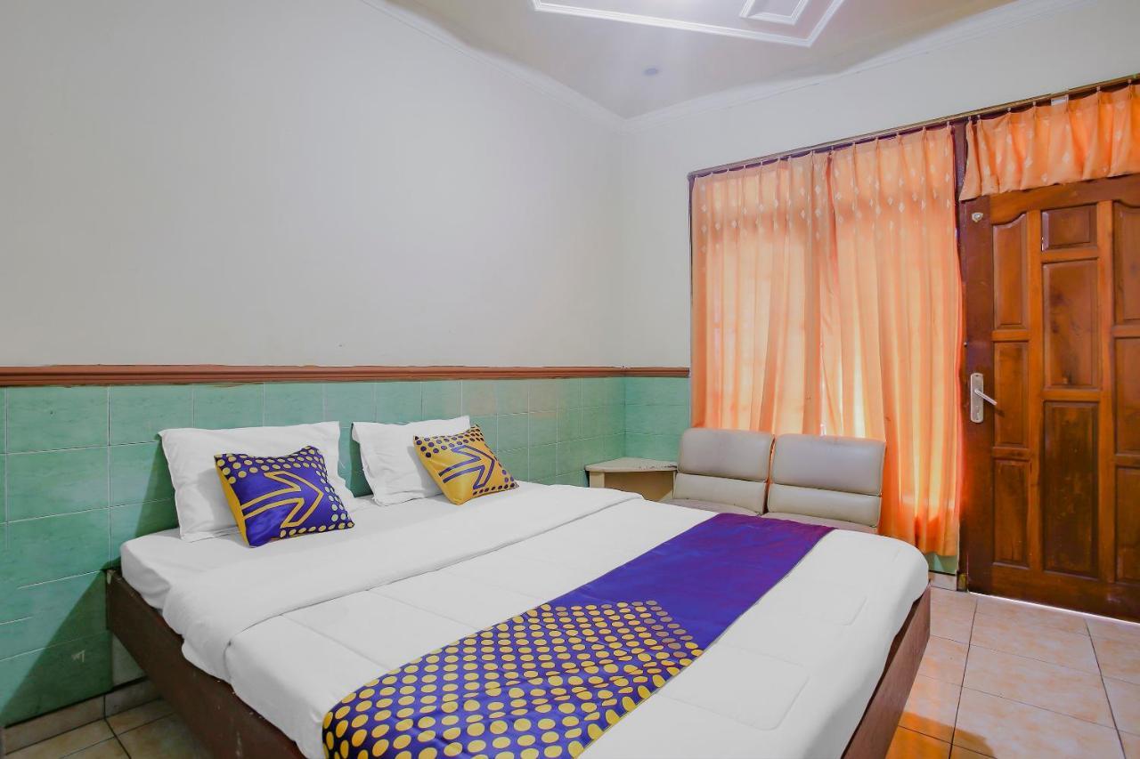 Spot On 90092 Dewi Safitri Hotel Semarang Ngoại thất bức ảnh