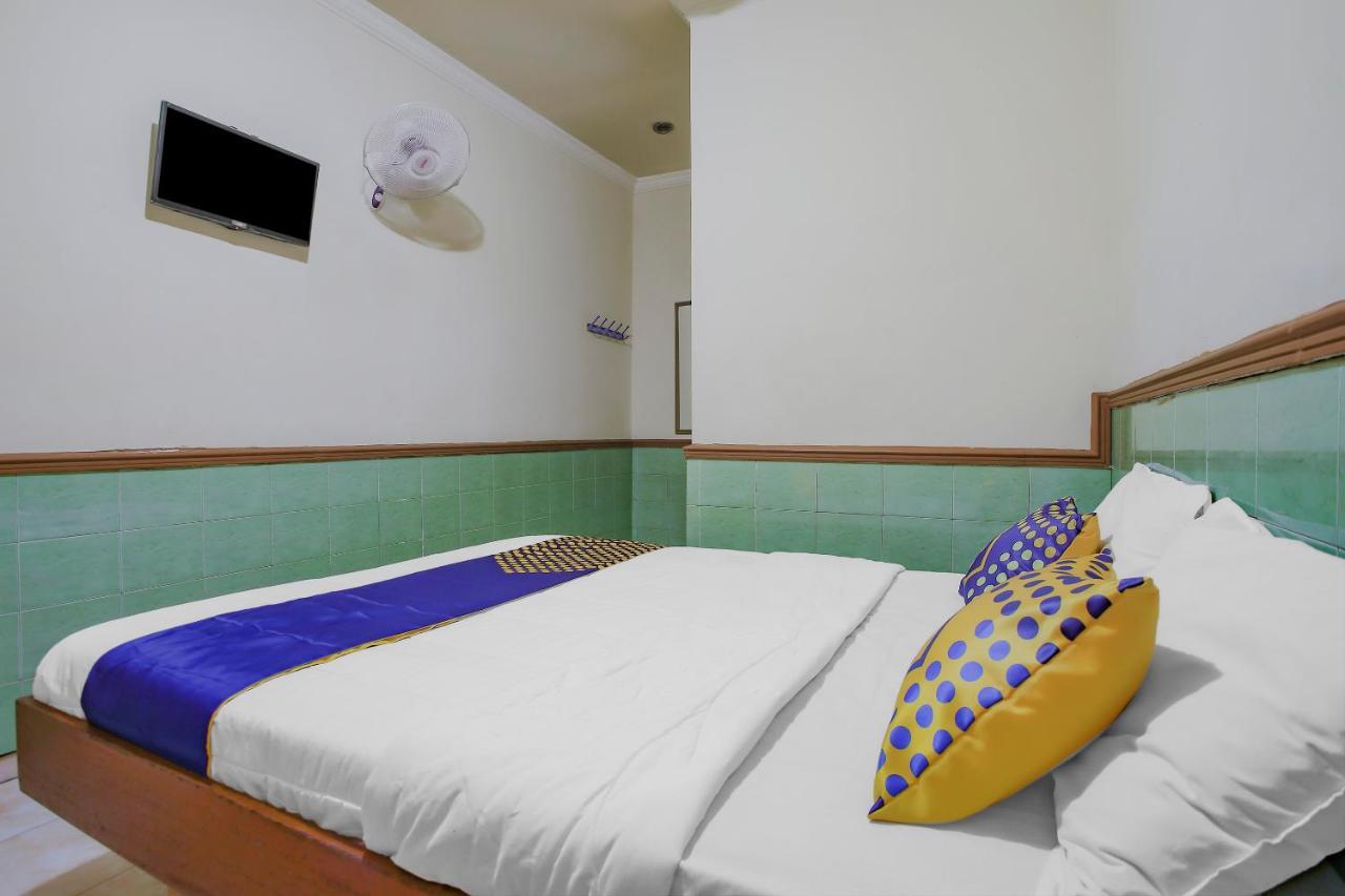 Spot On 90092 Dewi Safitri Hotel Semarang Ngoại thất bức ảnh
