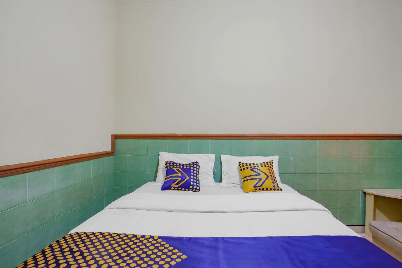 Spot On 90092 Dewi Safitri Hotel Semarang Ngoại thất bức ảnh
