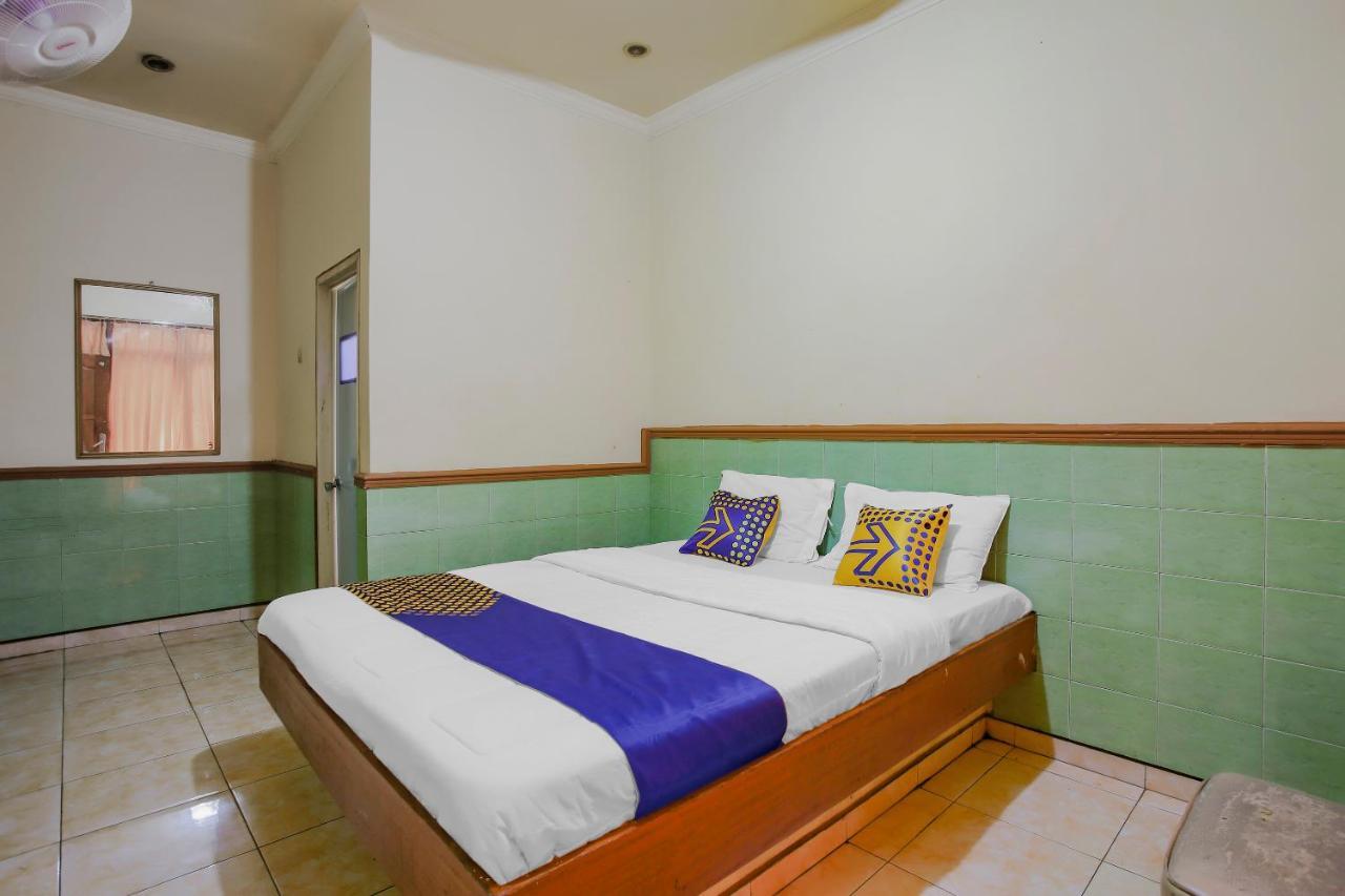 Spot On 90092 Dewi Safitri Hotel Semarang Ngoại thất bức ảnh